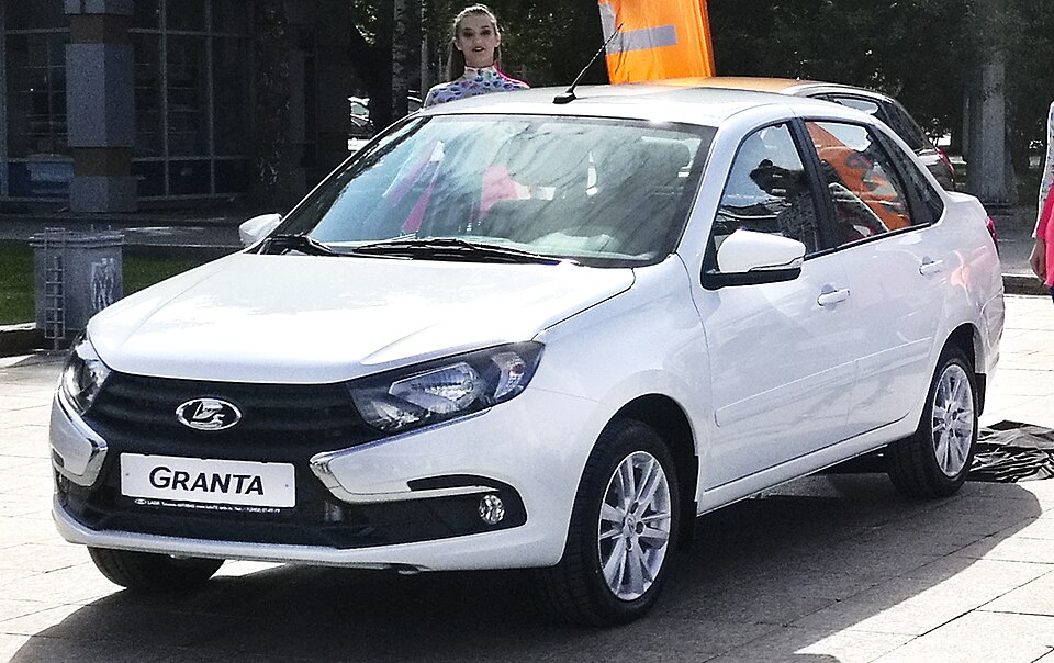 Фото модели Lada Granta; цвет и комплектация могут отличаться, это не автомобиль компании